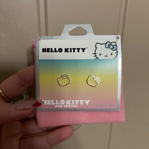 💗 Hello Kitty Sterling Silver Stud Earrings – Brand New 💗